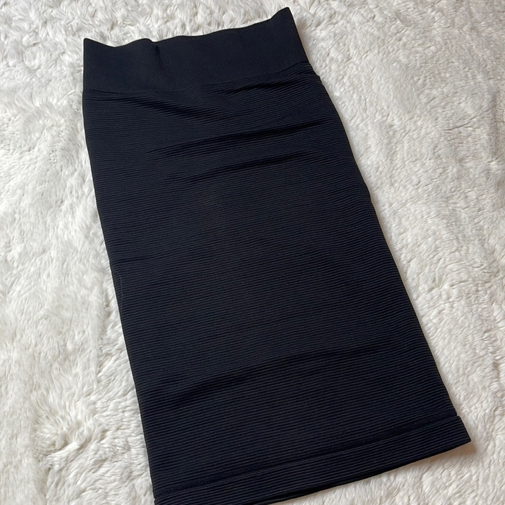 NWT Victoria’s Secret Bodycon Skirt - SIZE: XS